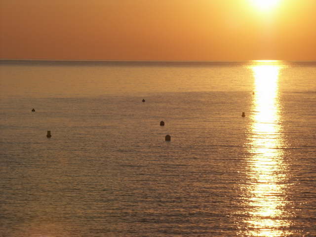 lever de soleil sur la mer issambres