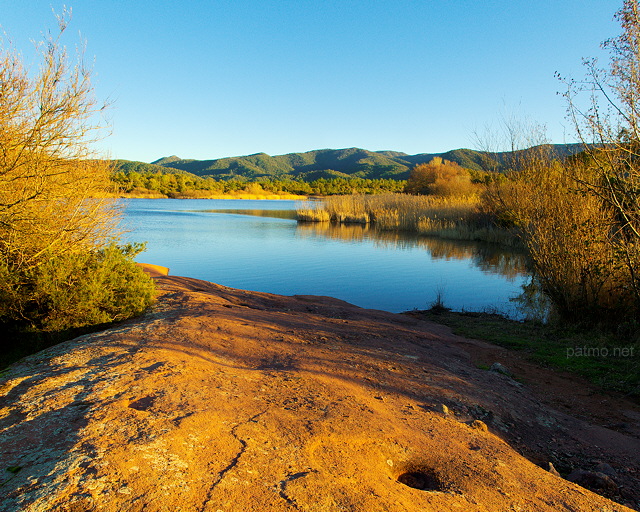 Photo of the colorful banks of lake Escarcets in Provence