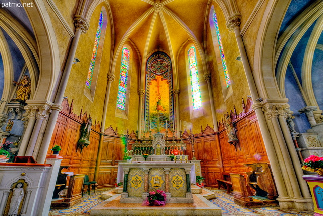 Photo HDR de l'intérieur de l'église de Notre Dame des Victoires à Collobrières