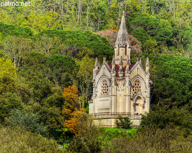 Photo HDR de la chapelle de la Malire dans la fort du Massif des Maures