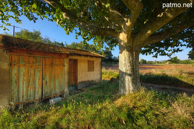 photo HDR d'un cabanon provenal dans le Massif des Maures