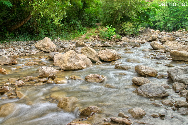 Photo HDR de la rivire de la Roudoule  Puget Thnier dans les Alpes Maritimes