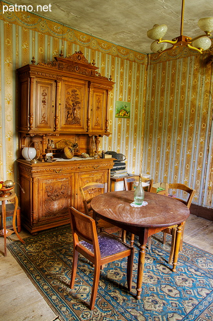 Photo HDR de l'intrieur d'une maison abandonne