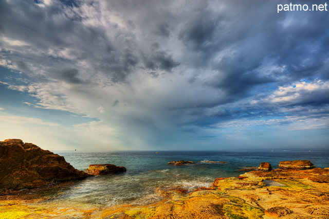 Photographie HDR d'un ciel d'orage sur la mer Mditerrane