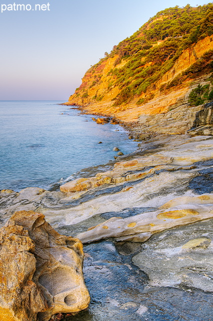 Photo HDR de la plage du Bau Rouge au petit matin