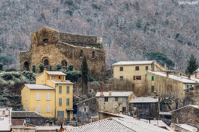 Photo HDR du village de Collobrires sous la neige