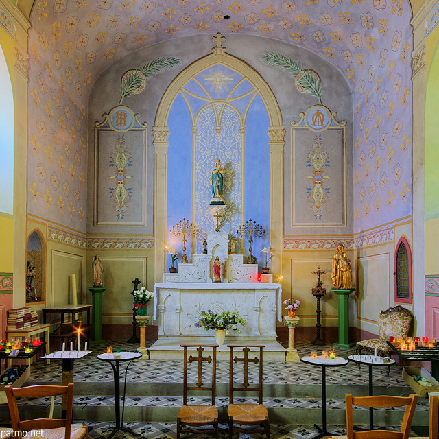 Photographie HDR de l'intrieur de la Chapelle de Notre Dame de Piti  Collobrires