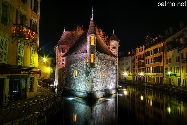 Photo de nuit du Palais de l'Isle  Annecy