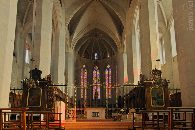 Photo de l'intrieur de la cathdrale de Saint Claude dans le Jura