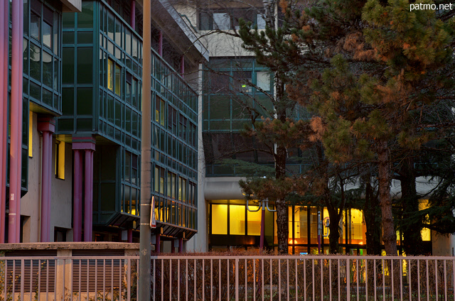 Photo d'un immeuble de bureaux le long du boulevard Decouz  Annecy