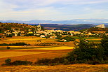 Photo du village de Saint Michel l'Observatoire dans les Alpes de Haute Provence