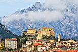 Photograph of Corte with the citadel, the old city and the mountains