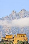 Photo de la citadelle de la ville de Corte en Haute Corse