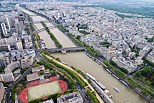 Photo de Paris, du stade Emile Anthoine, de la Seine avec ses ponts et ses péniches