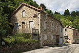 Photographie de maisons ardchoises dans le villlage de Saint Pierreville