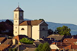 Photographie de l'église et du clocher du village de Clermont en Genevois