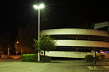 Lumire nocturne sur la descente en colimaon du parking des Galeries Lafayette  Annecy