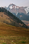 Photographie d'un paysage rural de moyenne montagne en Haute Savoie