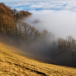 Photo du brouillard et d'une mer de nuages sur la montagne du Vuache en Haute Savoie