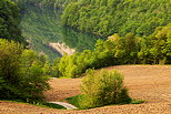 Image d'un paysage rural au bord du Rhne prs d'Arcine en Haute Savoie