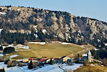Photo du village des Bouchoux en fin d'hiver dans les montagnes du Haut Jura