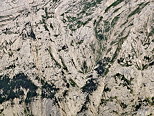 Photographie de la face rocheuse de la montagne du Bargy dans le Massif des Bornes