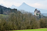 Photographie d'un paysage de printemps en Haute Savoie autour du château de Menthon Saint Bernard