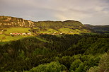 Photo d'un paysage de printemps autour du village des Bouchoux  dans le PNR du Haut Jura
