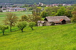 Image d'une ancienne ferme dans la campagne autour du village de Sillingy