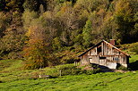 Photographie d'un chalet d'alpage dans la montagne du Parmelan