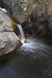 Photo d'une petite cascade sur la rivire de la Verne