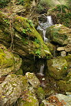 Image d'un ruisseau cascadant entre les rochers prs de Saparelle - Haute Corse