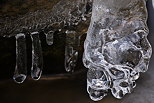 Photo de stalactites de glace dans le ruisseau du Fornant en Haute Savoie