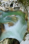 Image de remous dans la rivire du Chran dans le Massif des Bauges