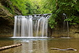 Photo de la chute d'eau du Gourd Bleu dans les cascades du Hrisson