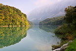 Photo d'un paysage d'automne sur les berges du Rhône