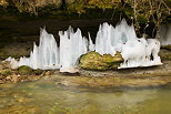 Photo des vestiges de l'hiver sur les berges du Fornant