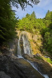 Photographie de la cascade du Dard dans les montagnes du Massif des Bornes