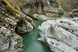 Image du lit rocheux et sinueux de la rivire du Fornant