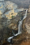 Photographie des couleurs d'hiver autour de la cascade de Charabotte dans l'Ain