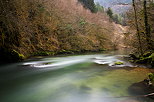 Image des couleurs de fin d'hiver autour de la rivière de l'Albarine