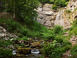 Image d'une ambiance de printemps autour du Grand Saut dans les cascades du Hrisson