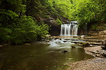 Photo de la valle du Herssion verdoyante autour de la cascade du Gour Bleu