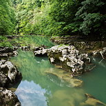 Image de rcifs et de reflets dans la rivire de la Valserine