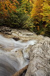 Photo du bas de la cascade de la Diomaz dans les montagnes autour de Bellevaux