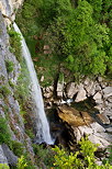 Photo en gros plan de la cascade de Cerveyrieu au printemps