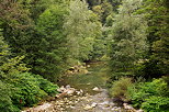 Photo de la rivière des Usses en été entre Chilly et Musièges en Haute Savoie