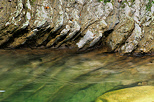 Image des berges rocheuses de la rivire du Chran en t