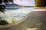 Image du lac d'Annecy au bord de l'avenue d'Albigny en Haute Savoie