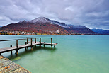 Image du lac d'Annecy et du Mont Veyrier aprs les premires neiges d'automne